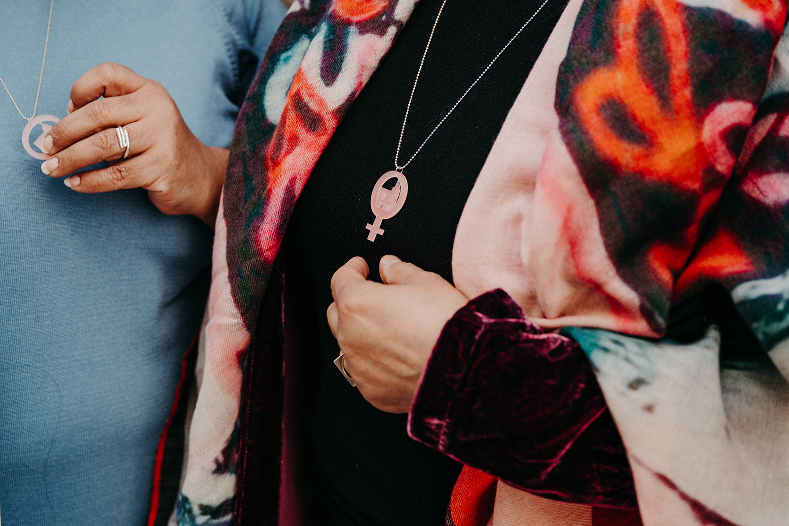 Collar Poder de igualdad de género