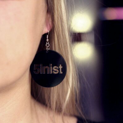 Örhängen Feminist