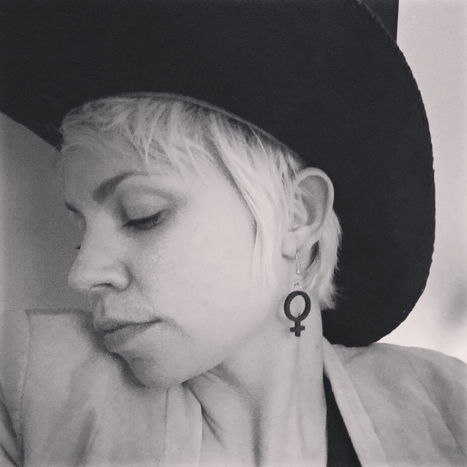 Earrings She mini (Woman Symbol)