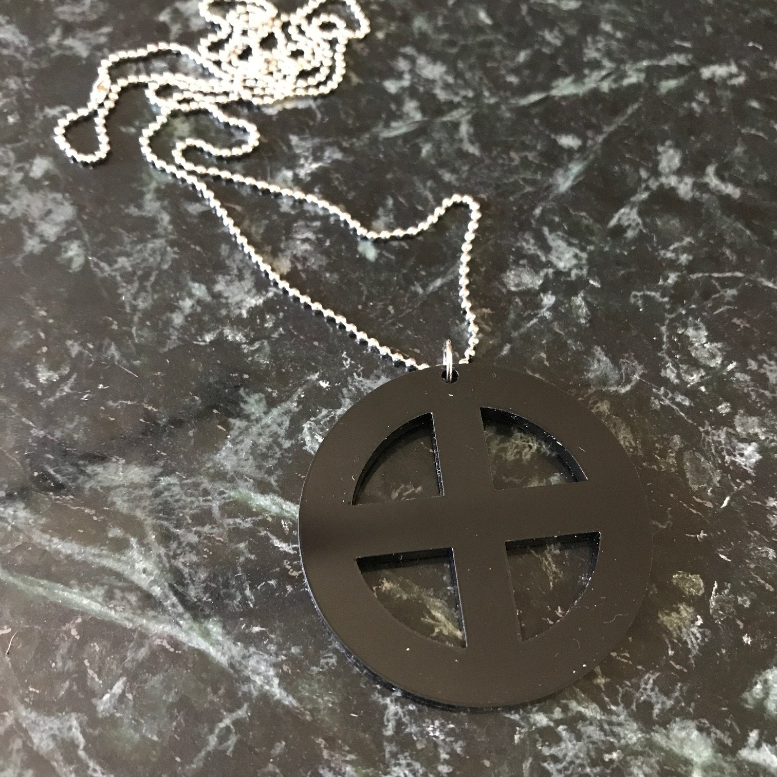Halsband Earth