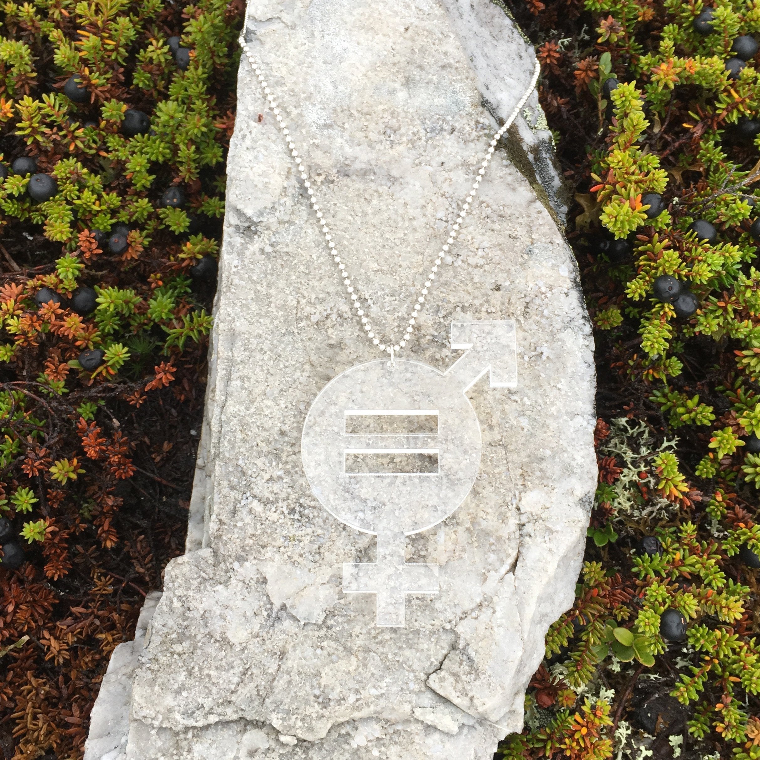 Halsband Equality