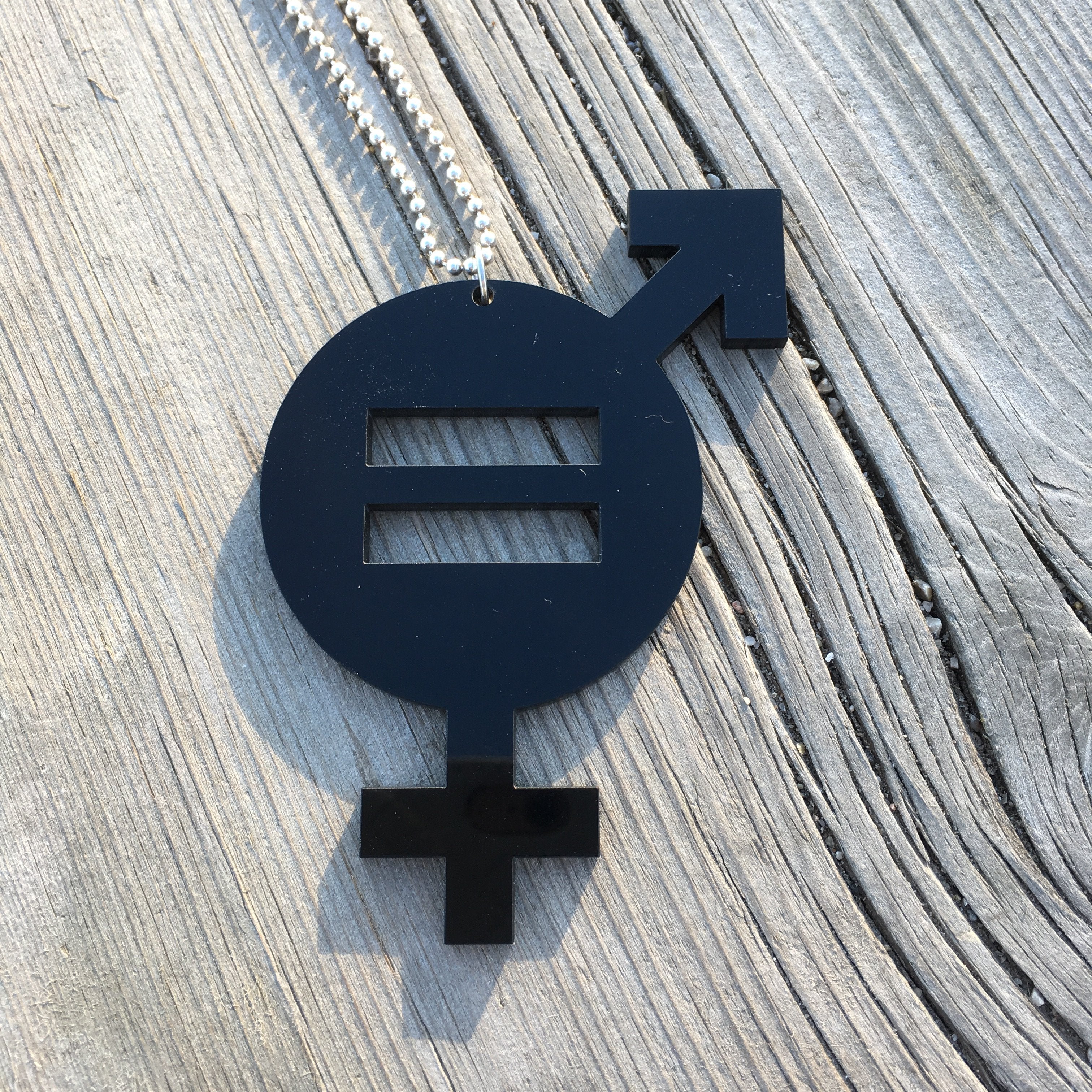 Halsband Equality