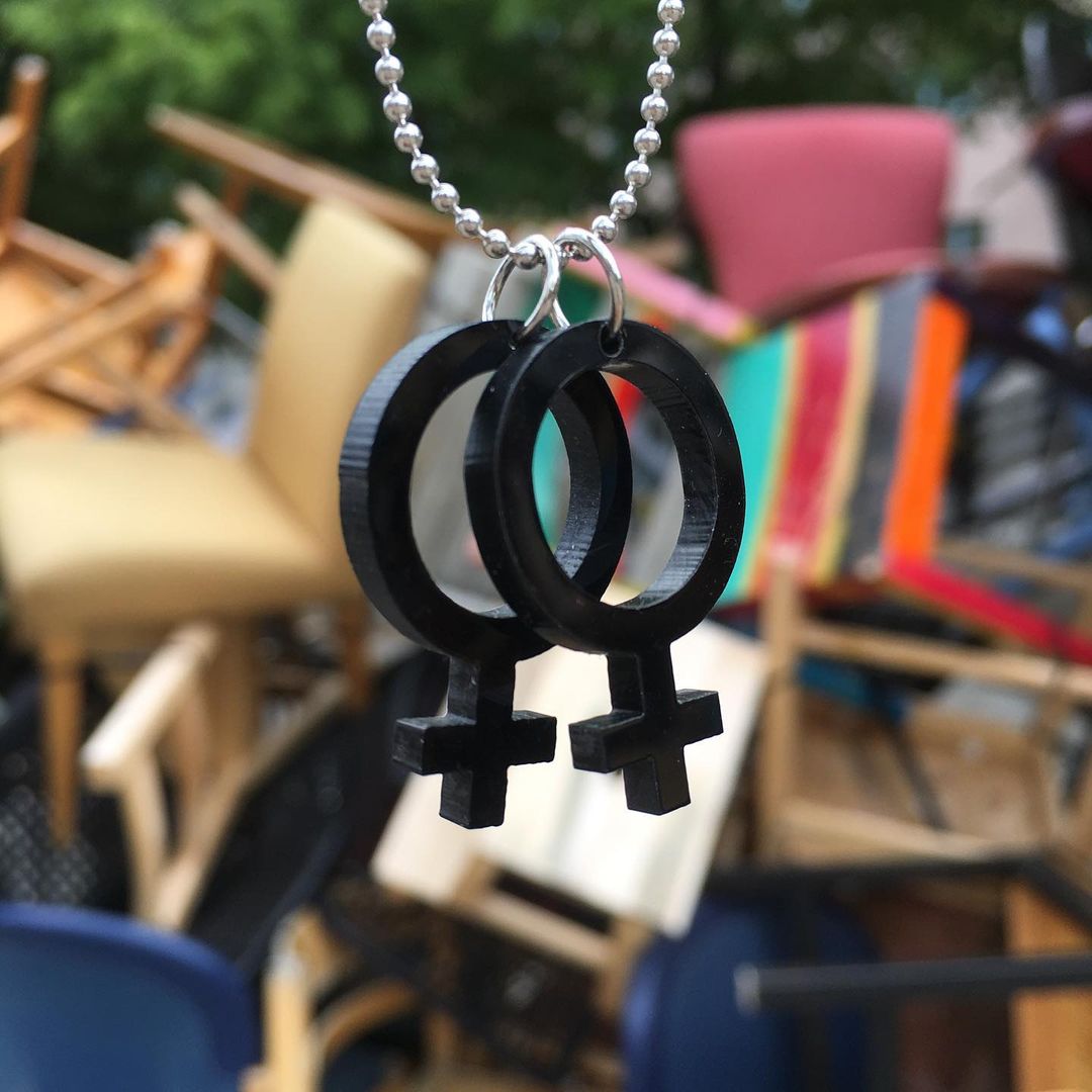 Halsband Hon-hon mini (kvinnosymbol)